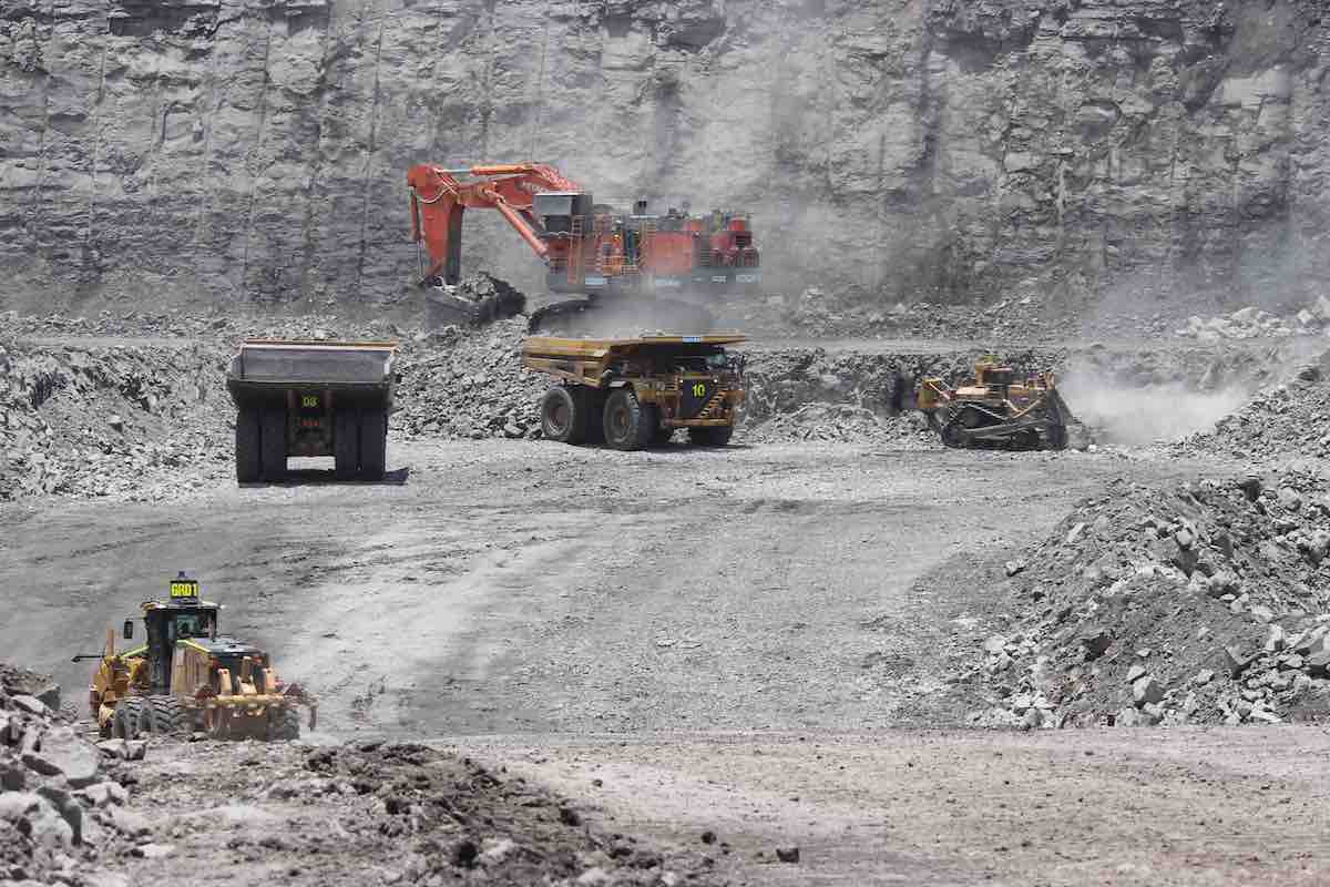 global-road-technology-dust-control-in-surface-coal-mines-grt